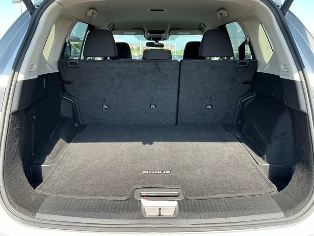 Used 2025 Nissan Rogue SV FWD image 18