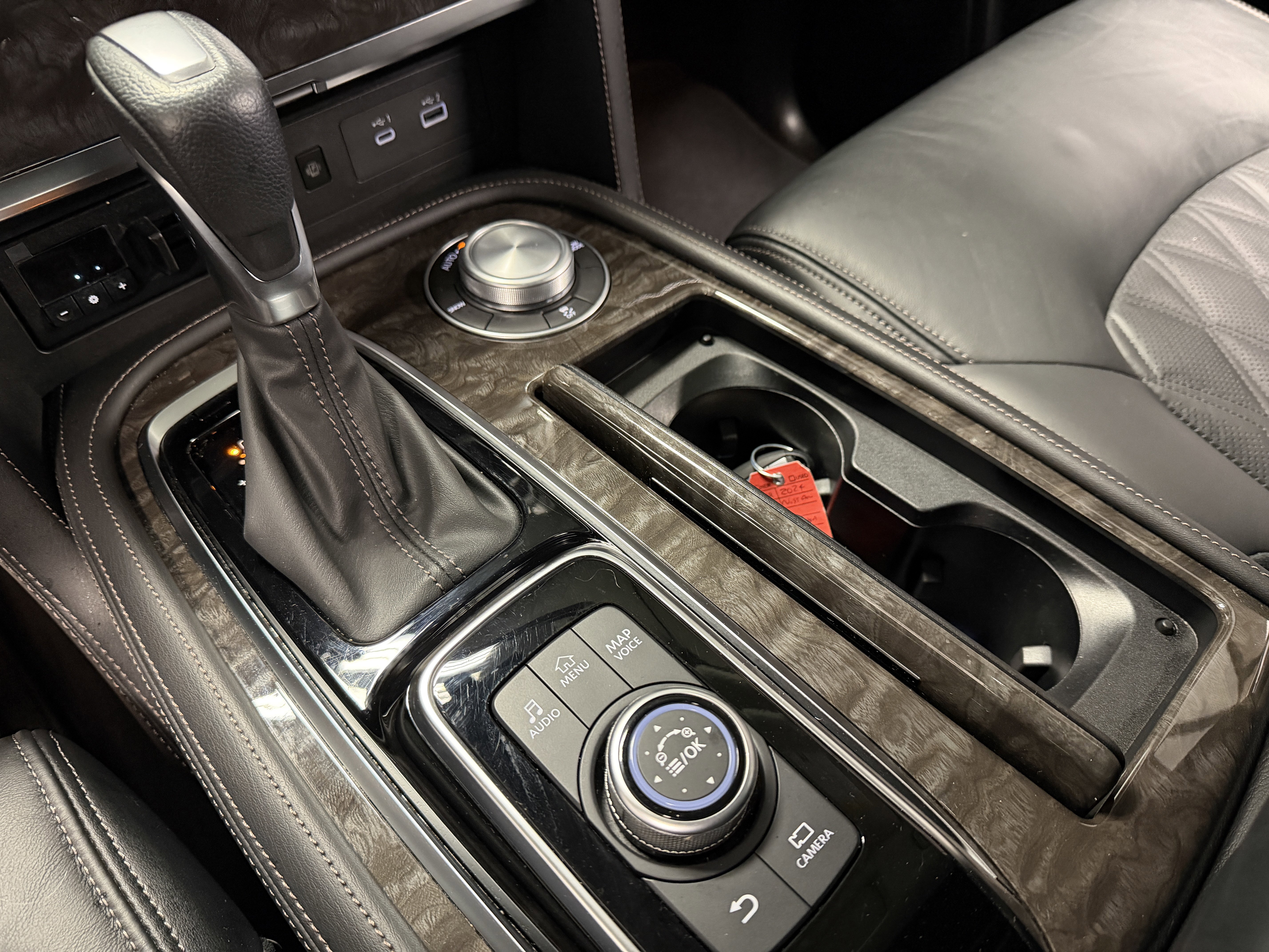 Used 2024 Nissan Armada Platinum w/ Captain's Chairs Package image 18