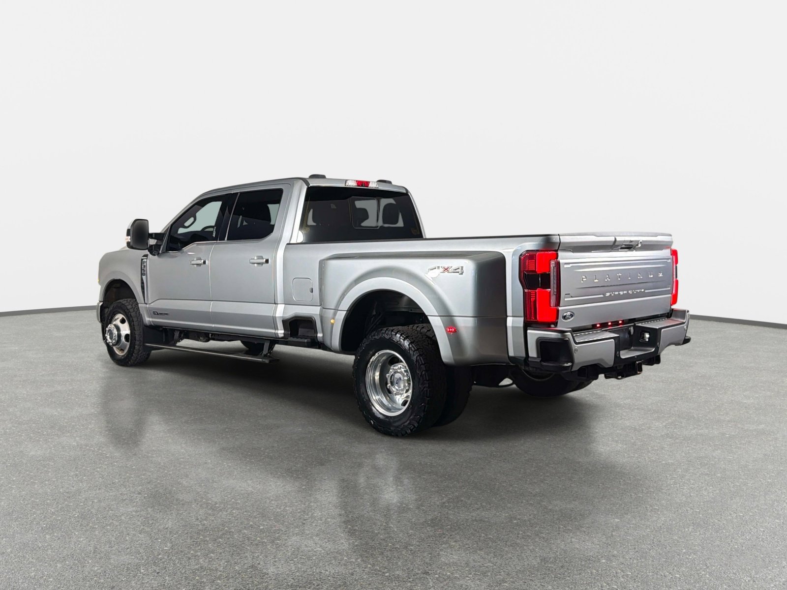Used 2023 Ford F350 Platinum AWD/4WD image 5