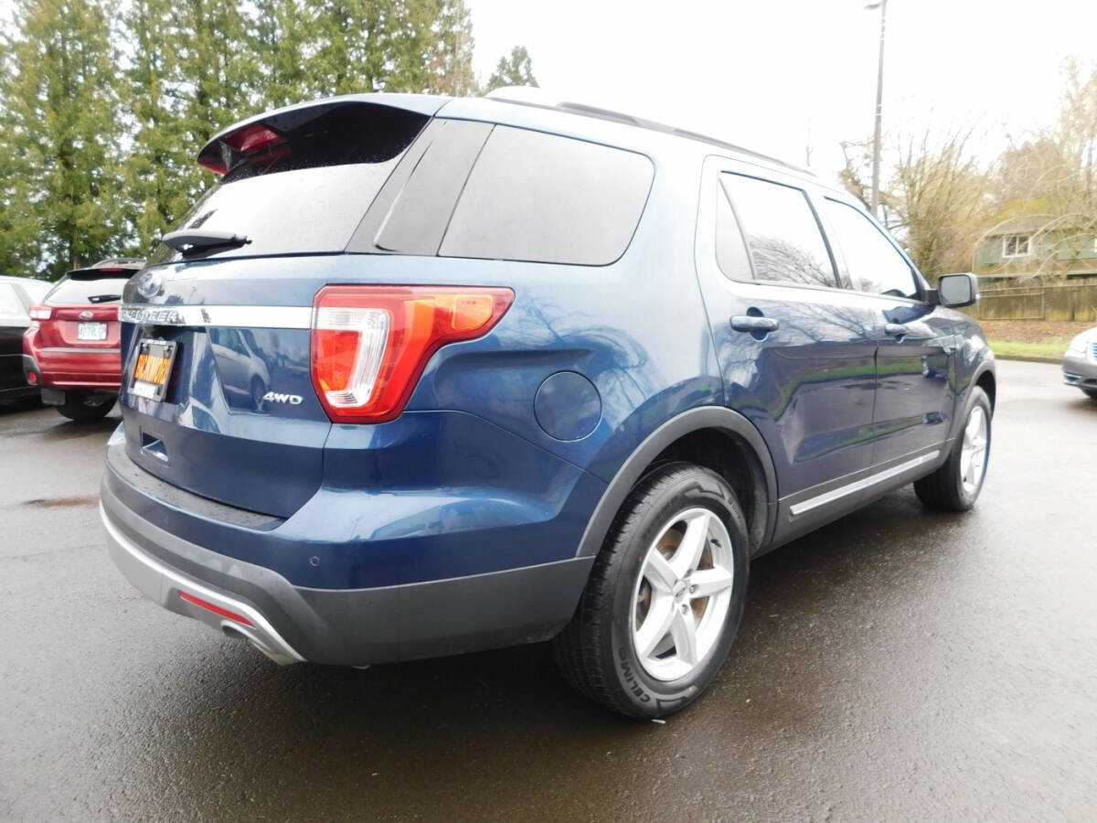 Used 2016 Ford Explorer XLT w/ Equipment Group 202A AWD/4WD image 2
