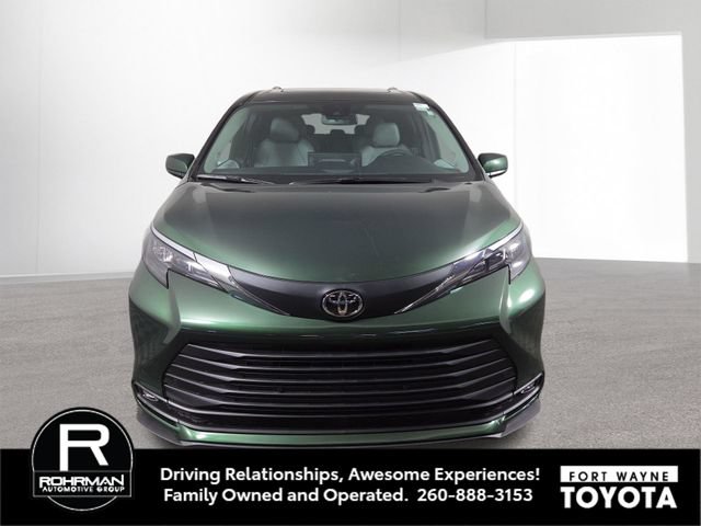 New 2026 Toyota Sienna XLE FWD image 3