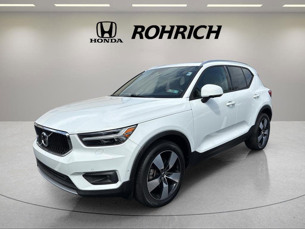 Used 2019 Volvo XC40 T5 Momentum image 1