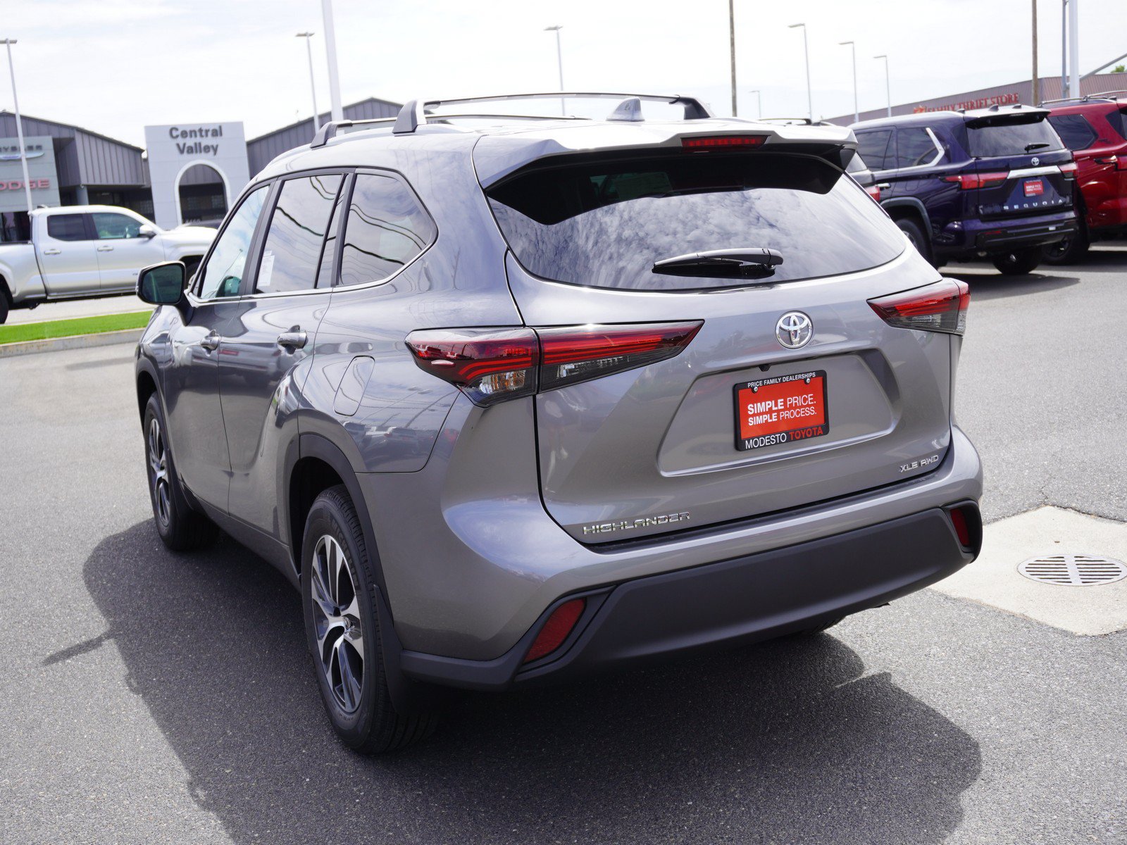 New 2026 Toyota Highlander XLE AWD/4WD image 8