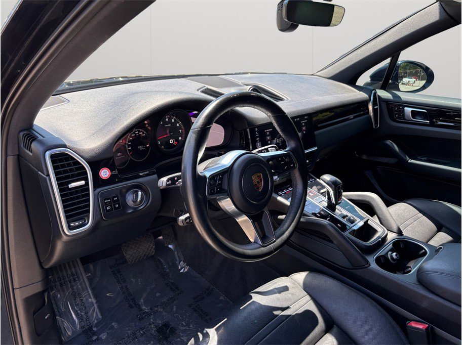 Used 2020 Porsche Cayenne image 6