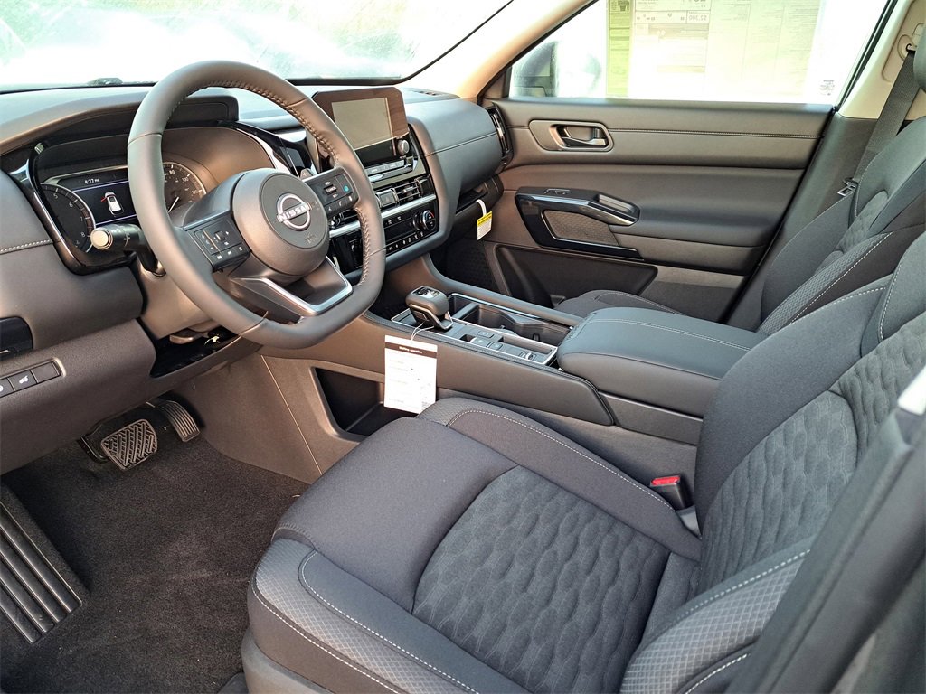 New 2025 Nissan Pathfinder SV w/ SV Premium Package image 7