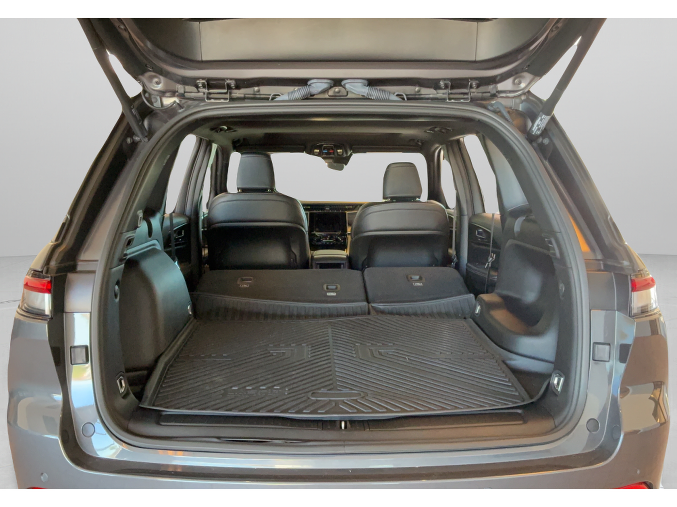 Used 2025 Jeep Grand Cherokee Altitude RWD image 33
