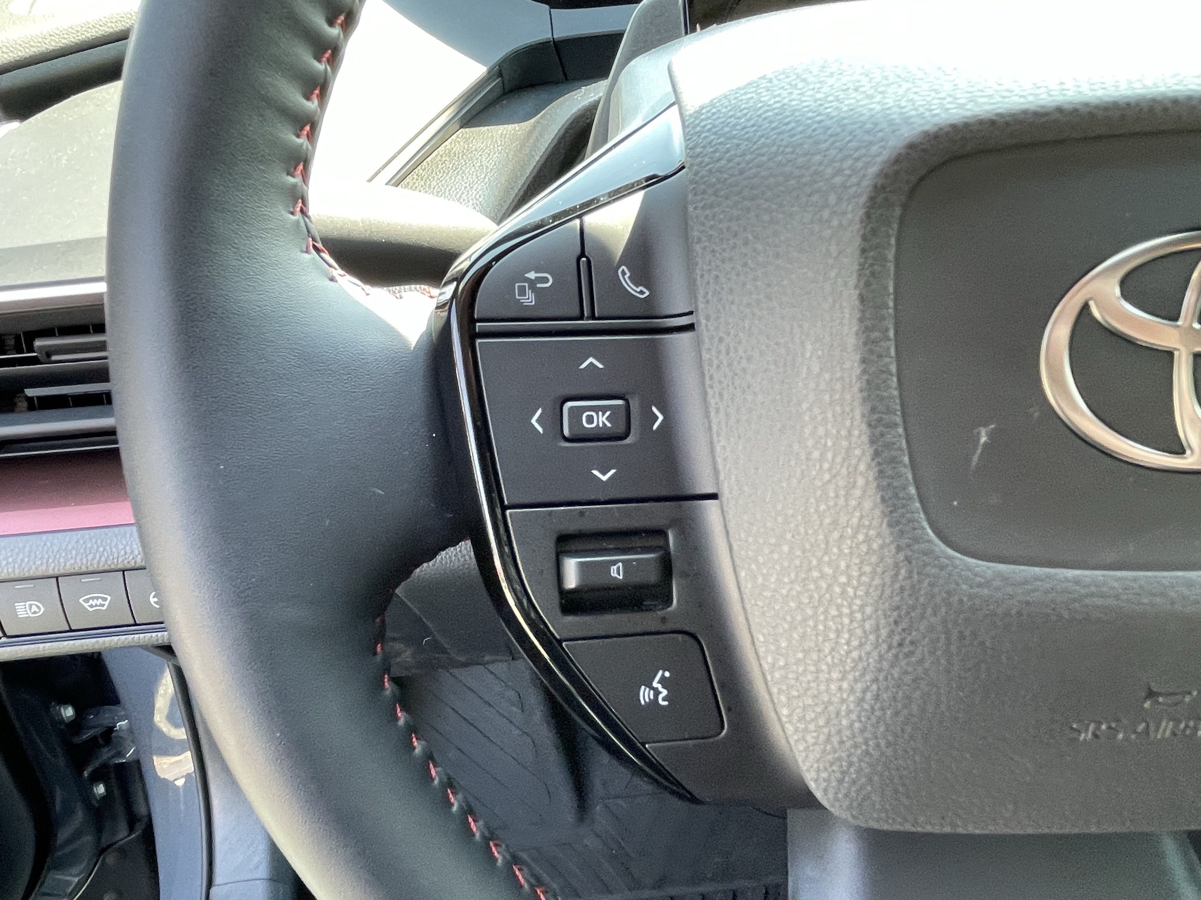 Certified 2025 Toyota Prius Plug-In Hybrid FWD image 20