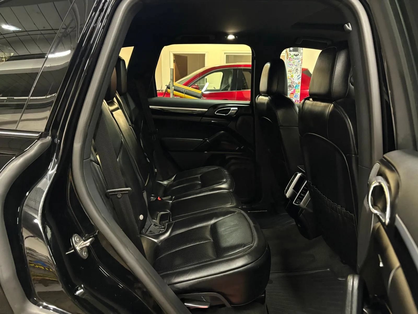 Used 2018 Porsche Cayenne Platinum Edition AWD/4WD image 23
