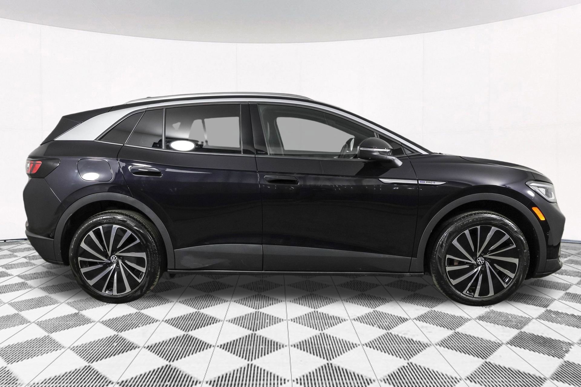 Used 2023 Volkswagen ID.4 Pro S Plus image 15