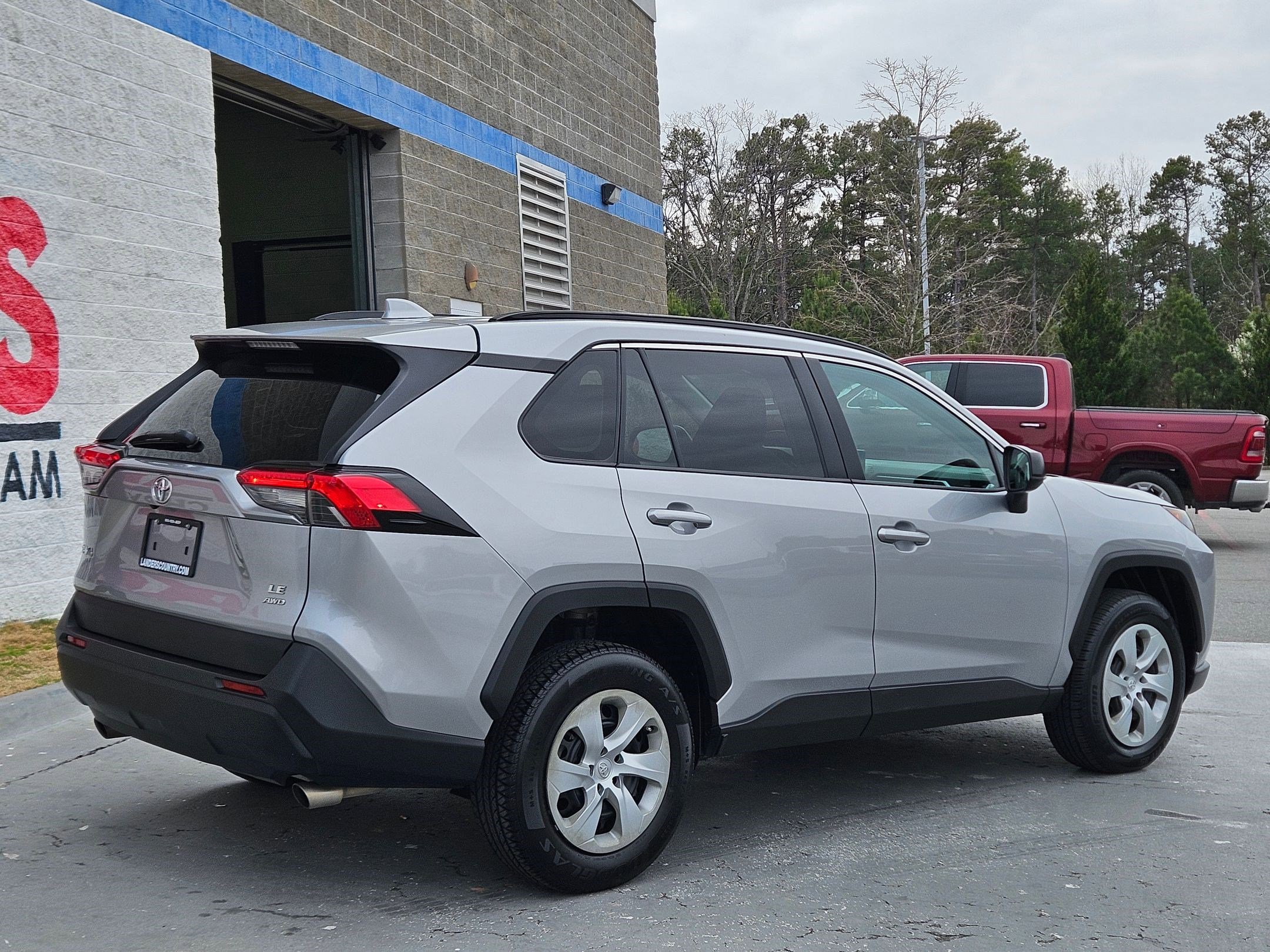 Used 2019 Toyota RAV4 LE w/ Carpet Mat Package image 7