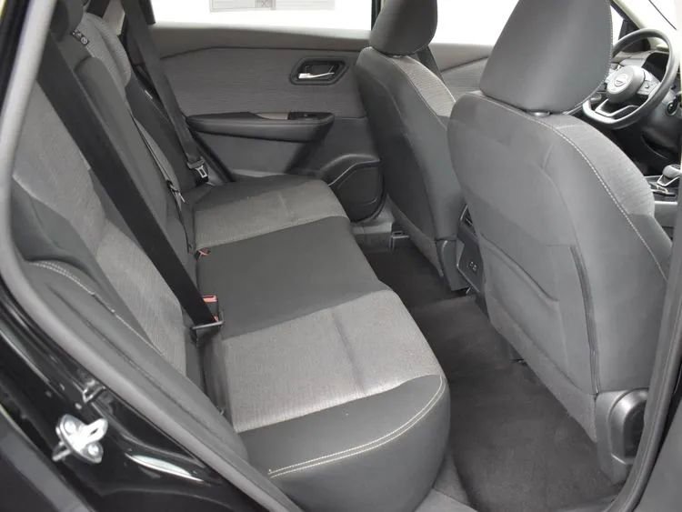 Used 2023 Nissan Rogue SV image 17