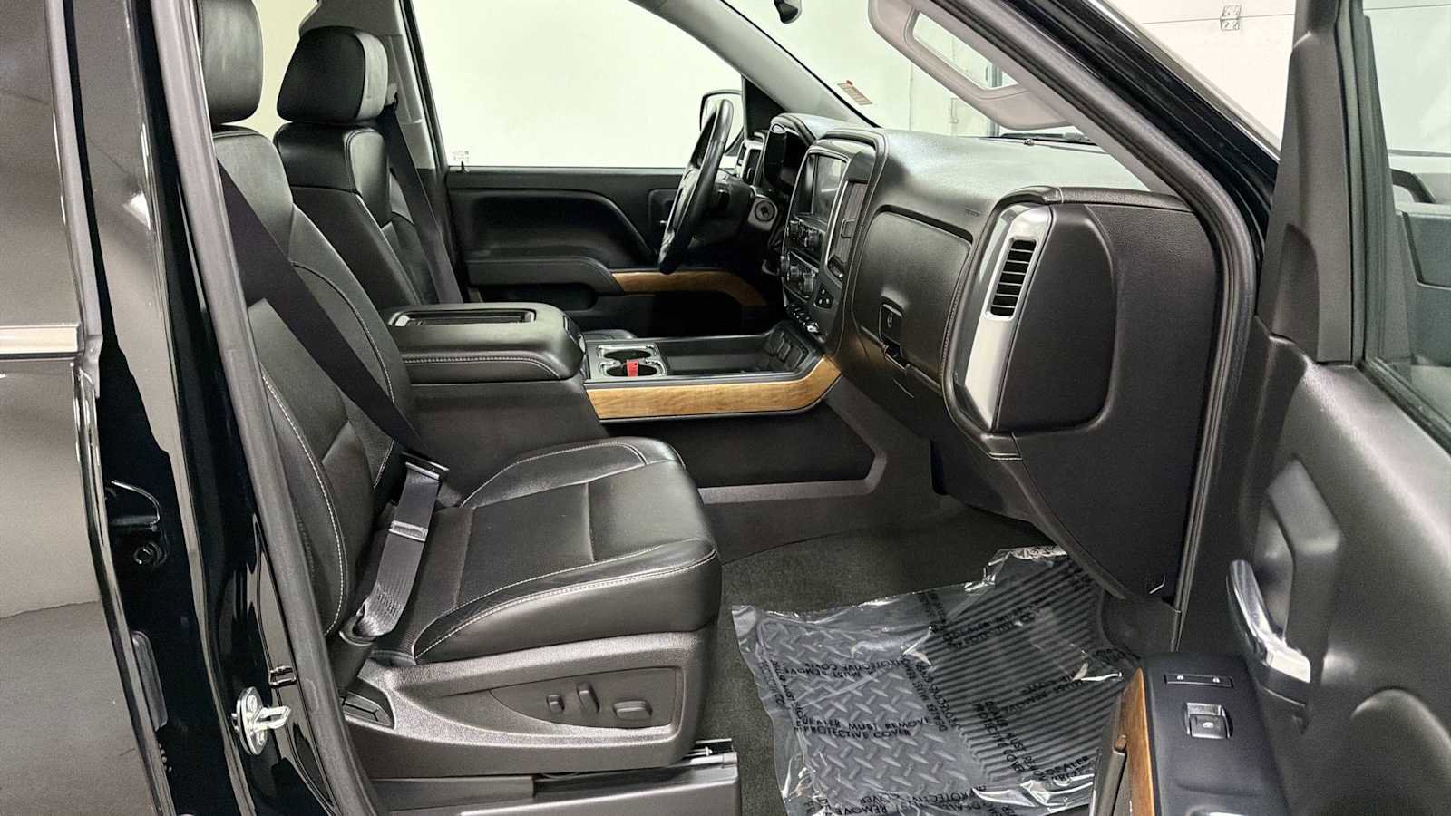Used 2016 Chevrolet Silverado 1500 LTZ w/ LTZ Plus Package AWD/4WD image 30