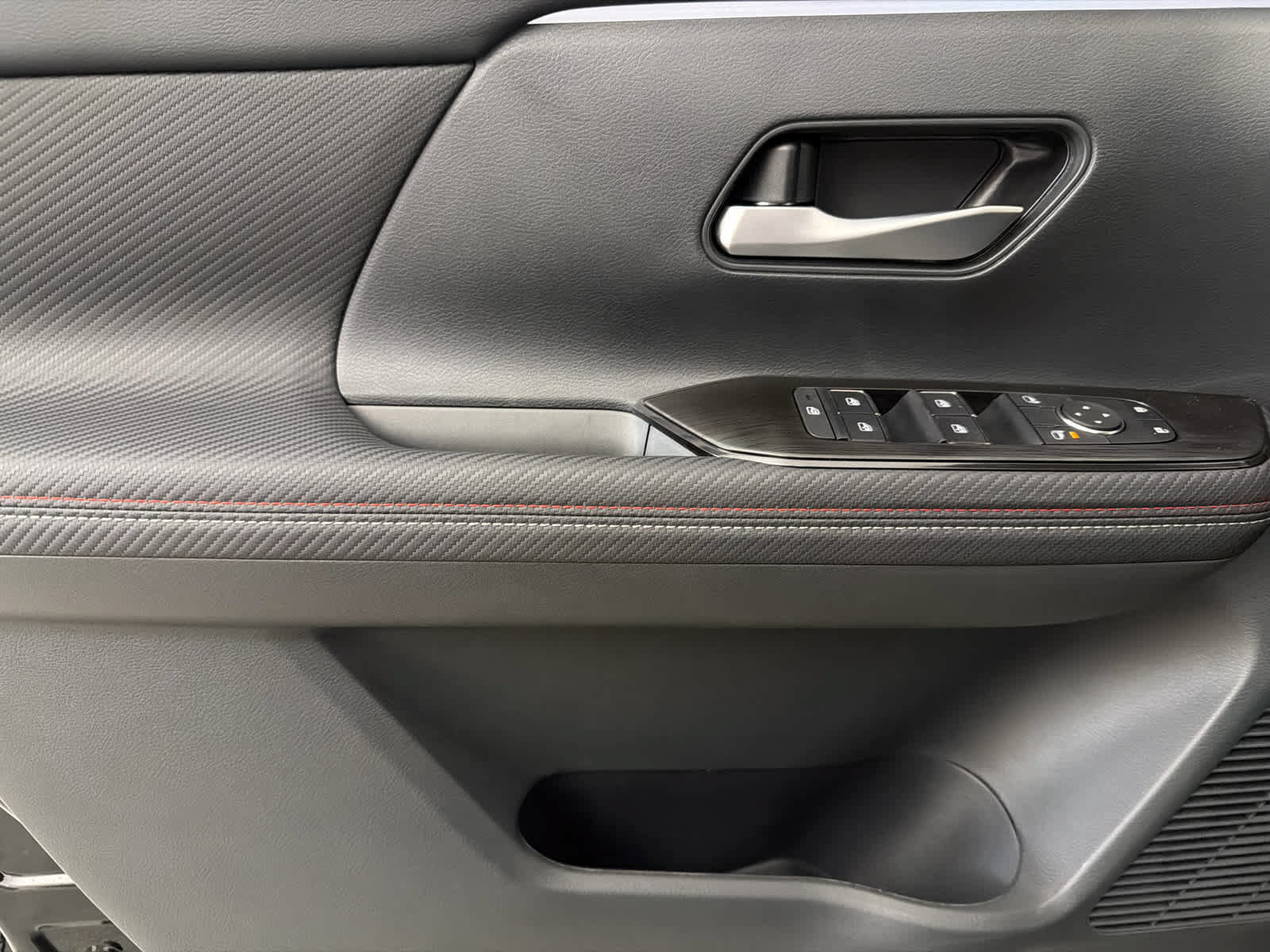 New 2026 Nissan Kicks SR FWD image 22