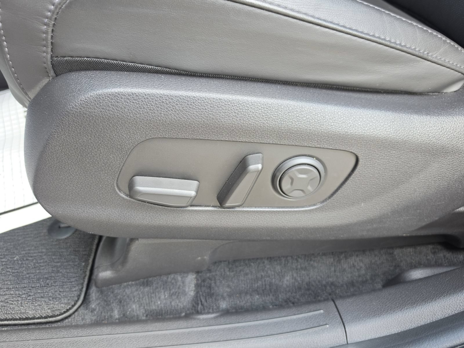 Used 2022 Kia Carnival SX FWD image 24