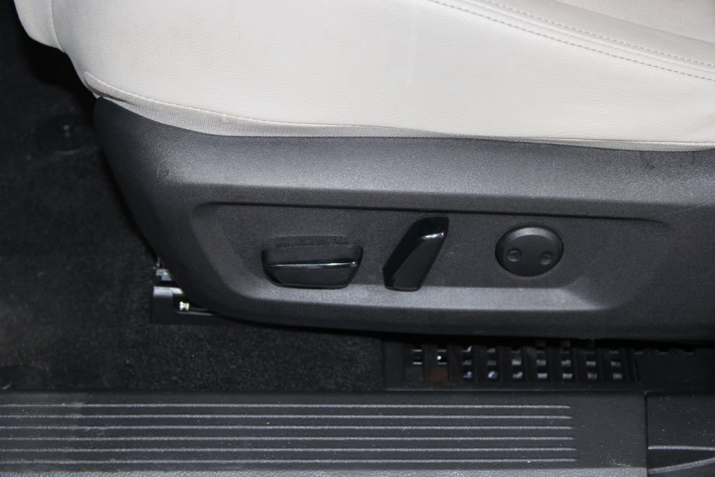 Used 2024 Nissan Rogue SL FWD image 16