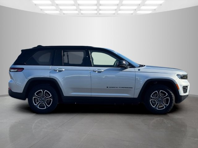 Certified 2023 Jeep Grand Cherokee Trailhawk AWD/4WD image 8