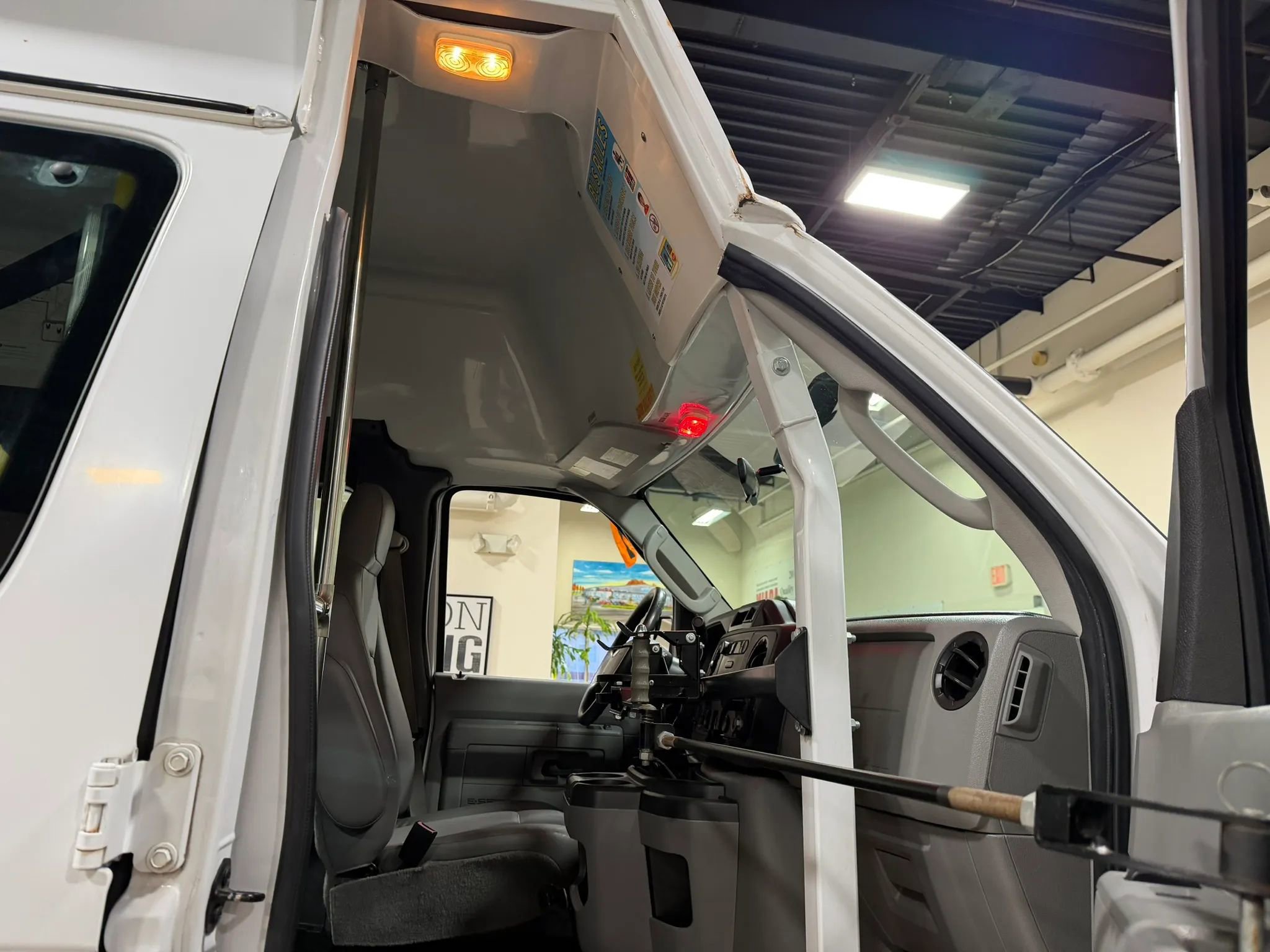 Used 2014 Ford E-250 and Econoline 250 Extended w/ Power Group RWD image 35