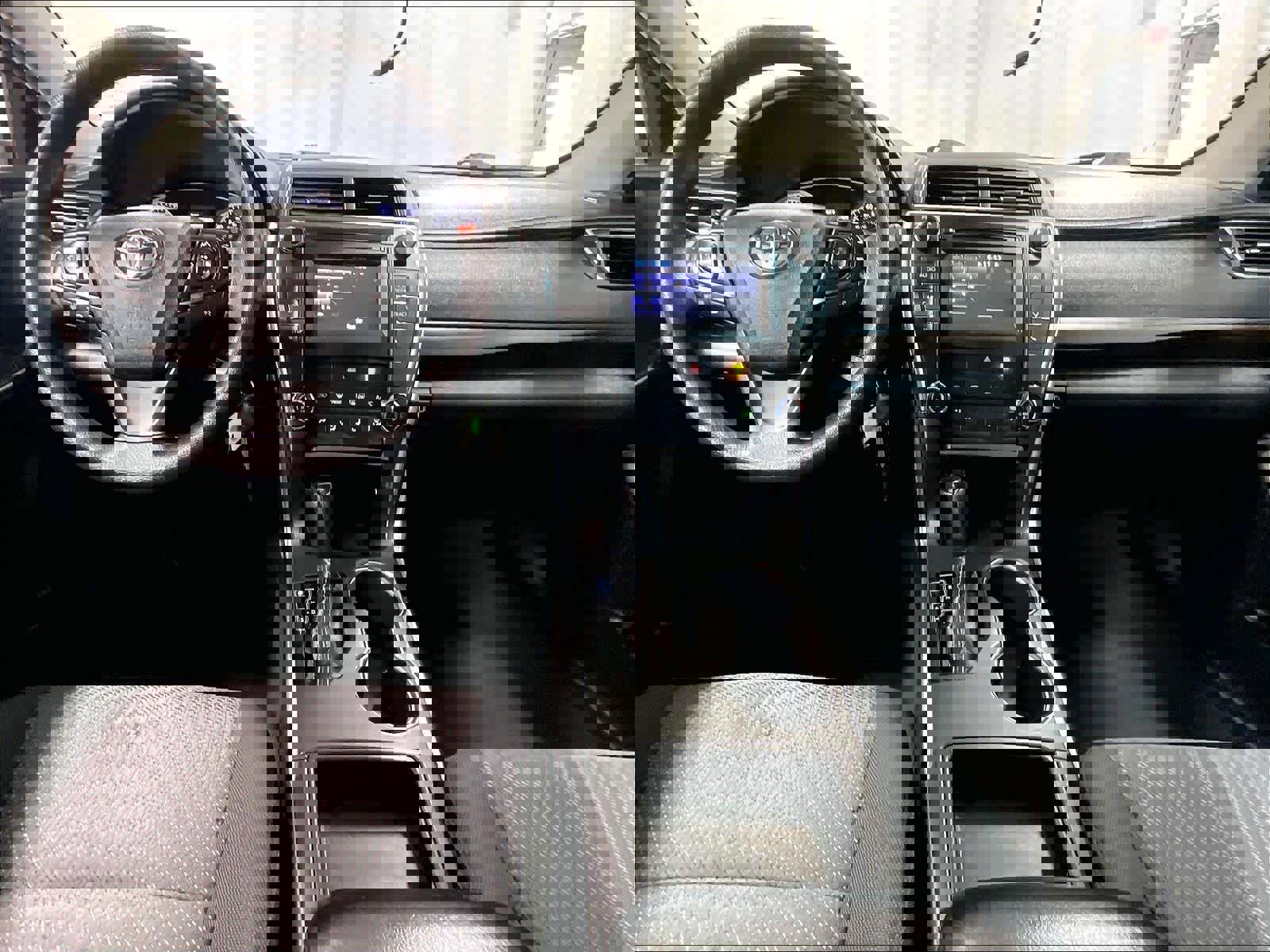 Used 2017 Toyota Camry LE image 21