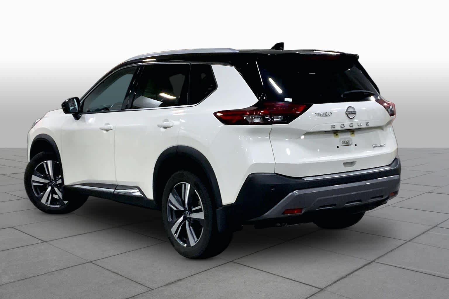 Used 2023 Nissan Rogue SL AWD/4WD image 12