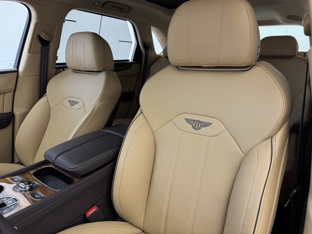 New 2024 Bentley Bentayga Plug-In Hybrid image 4