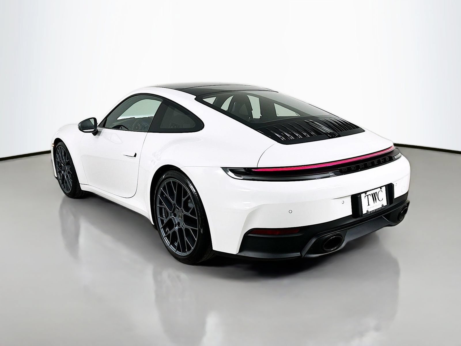Used 2025 Porsche 911 Carrera T RWD image 7