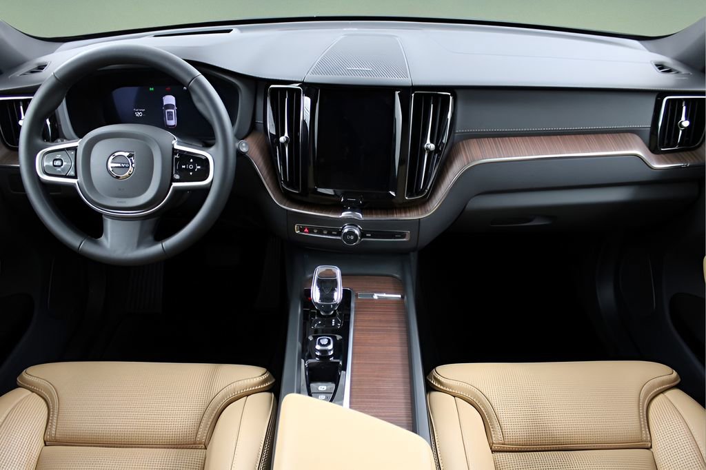 Used 2025 Volvo XC60 B5 Ultra image 22