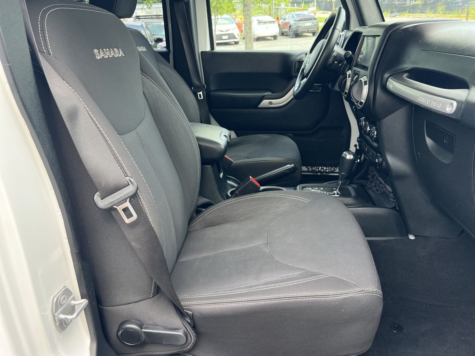 Used 2017 Jeep Wrangler Unlimited Sahara w/ Connectivity Group AWD/4WD image 24