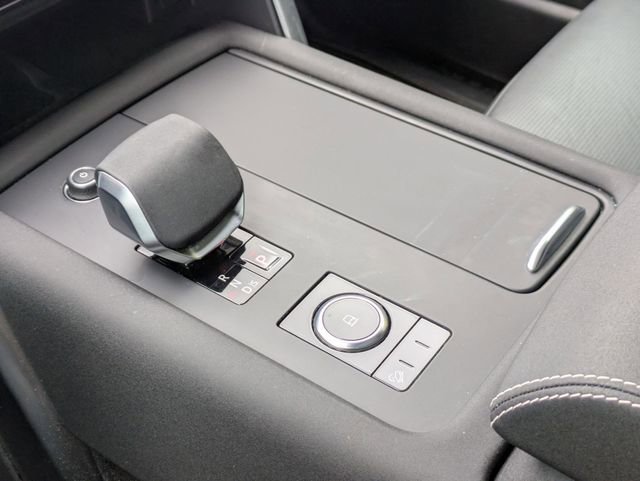 Used 2025 Land Rover Discovery Dynamic SE image 9