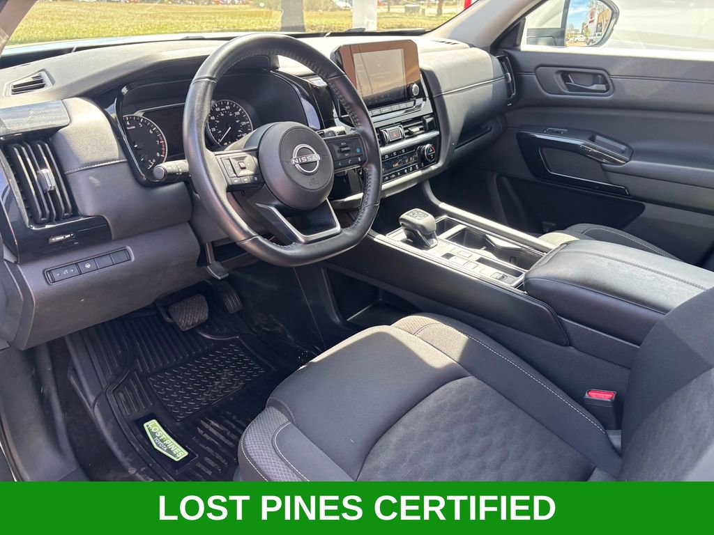 Used 2024 Nissan Pathfinder SV image 6