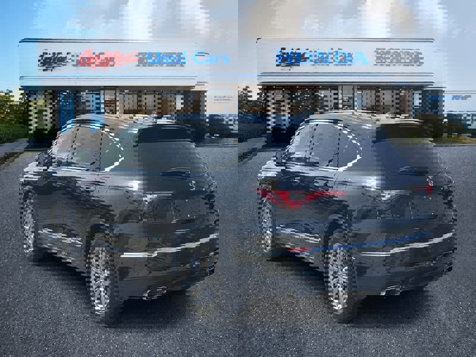 Used 2023 Acura MDX SH-AWD image 3