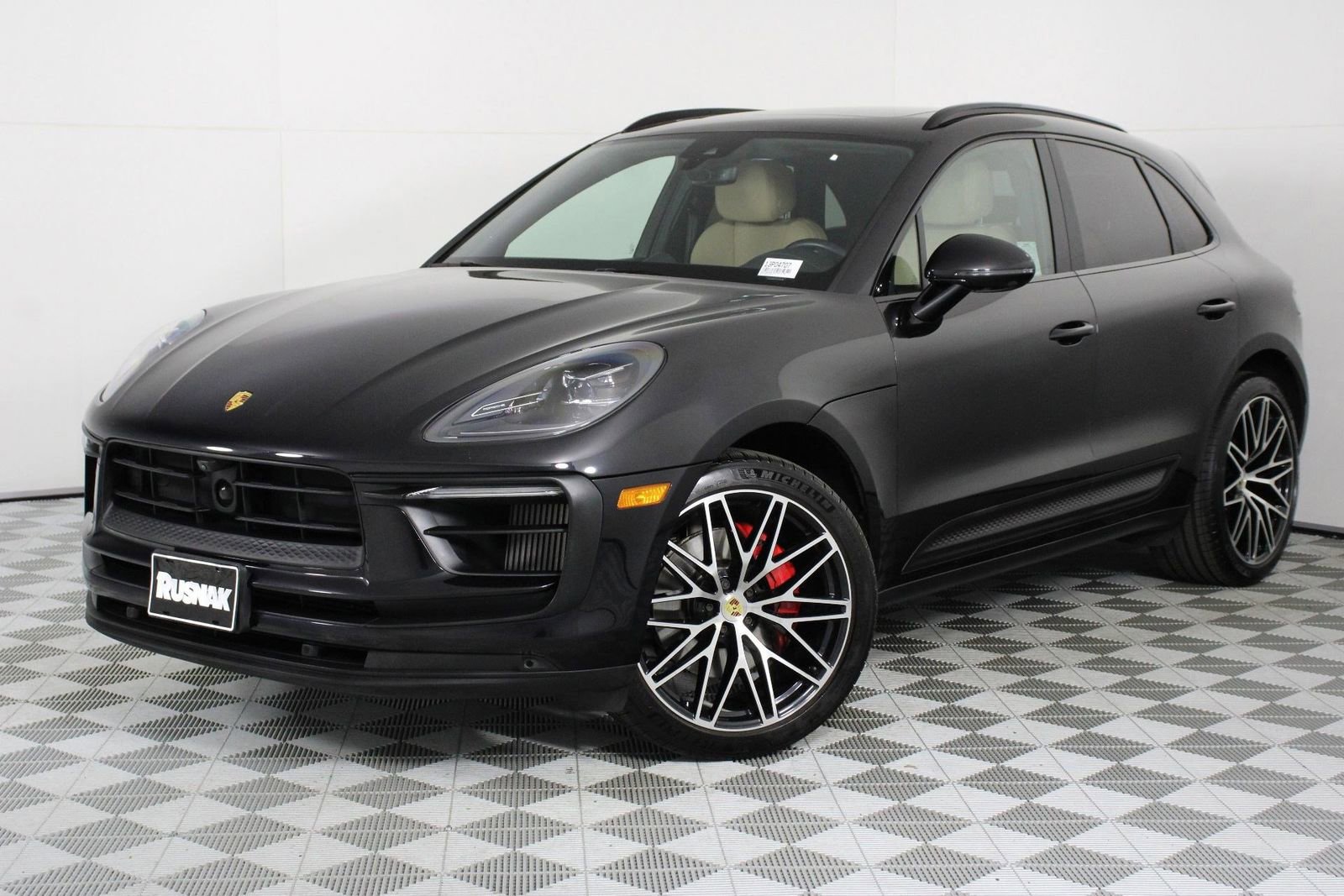 Certified 2023 Porsche Macan S image 1