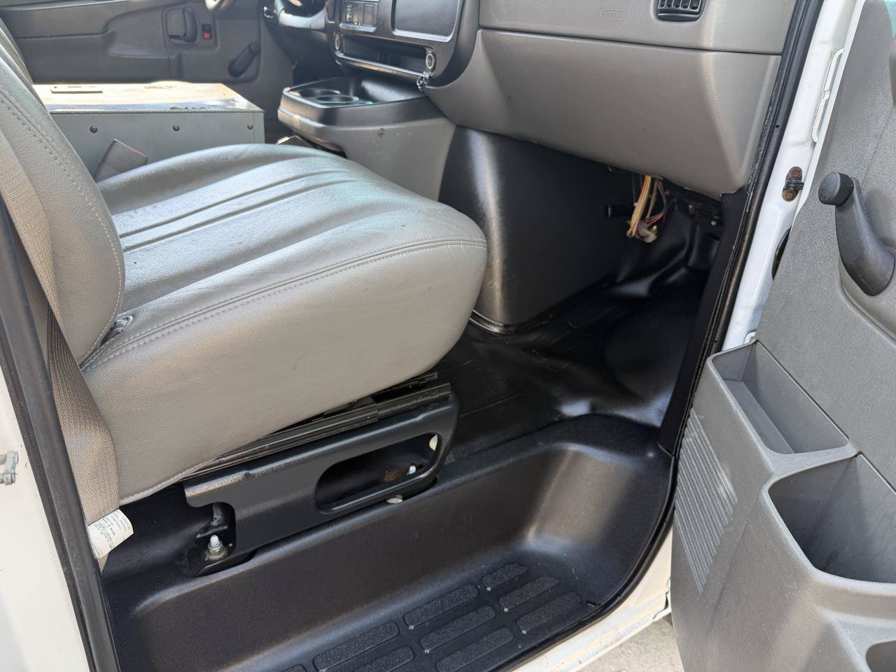 Used 2007 Chevrolet Express 2500 RWD image 19