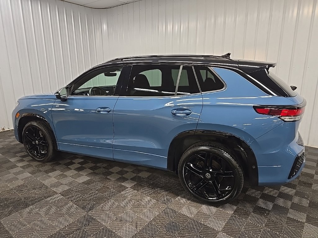 Used 2025 Volkswagen Tiguan SE R-Line AWD/4WD image 4