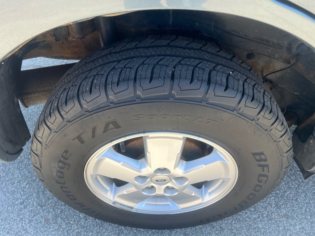 Used 2011 Ford Escape XLS w/ 101A Rapid Spec Order Code AWD/4WD image 17