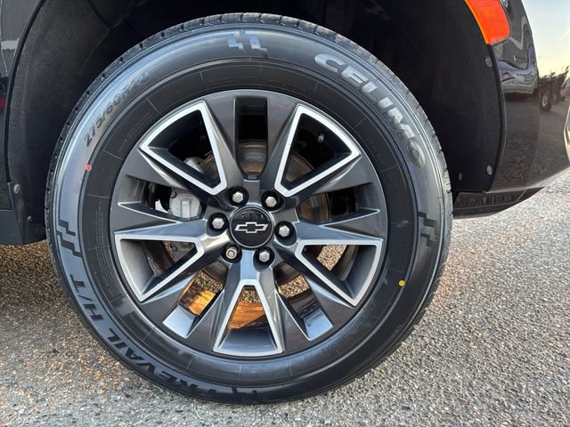 Used 2021 Chevrolet Tahoe Z71 w/ Luxury Package AWD/4WD image 28