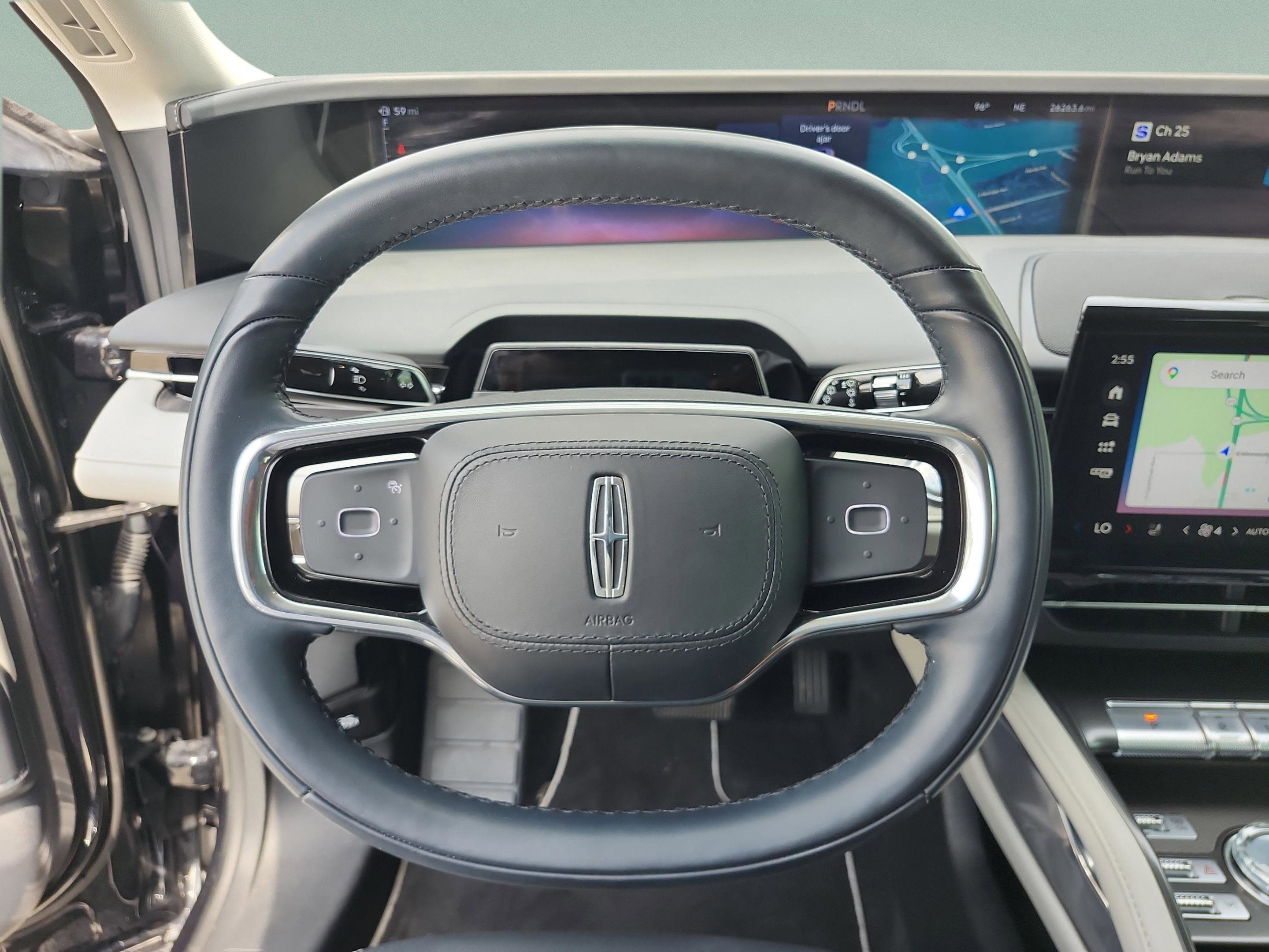 Used 2025 Lincoln Nautilus Premier AWD/4WD image 9