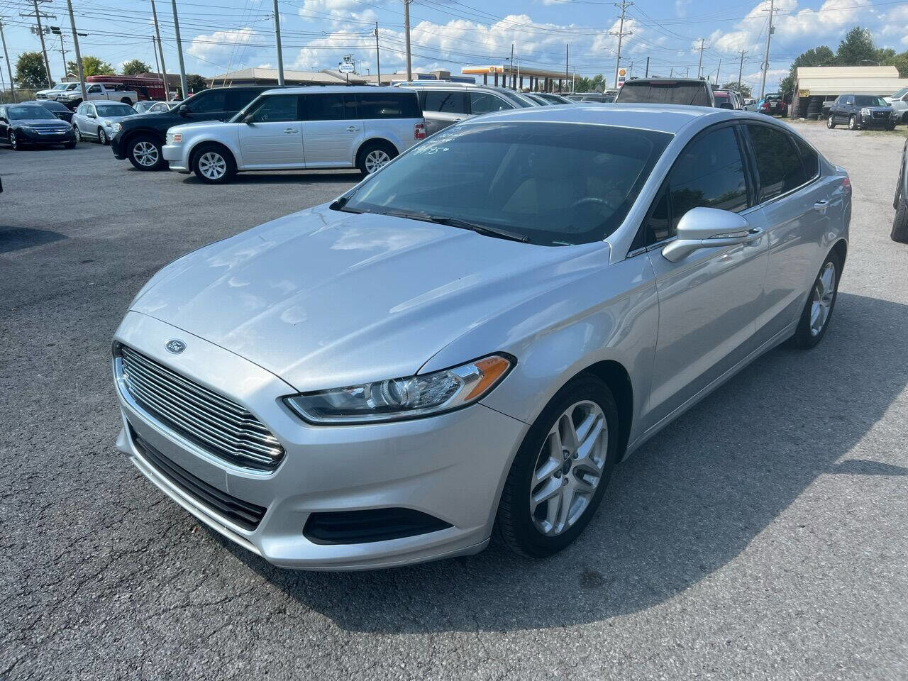 Used 2015 Ford Fusion SE FWD image 5