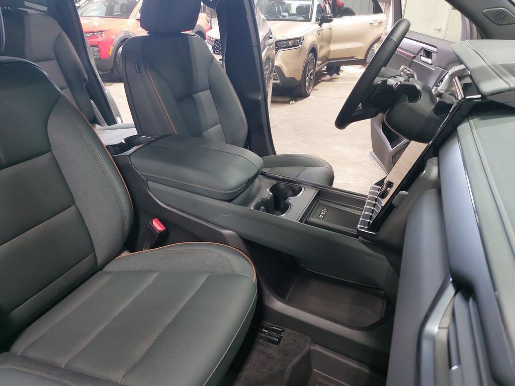New 2025 GMC Acadia AT4 w/ LPO, Floor Liner Package AWD/4WD image 10