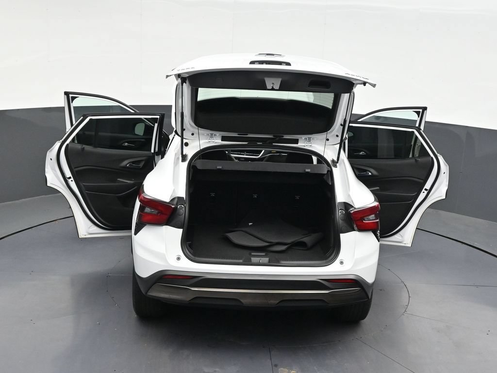 Used 2024 Chevrolet Trax ACTIV w/ Sunroof Package FWD image 36
