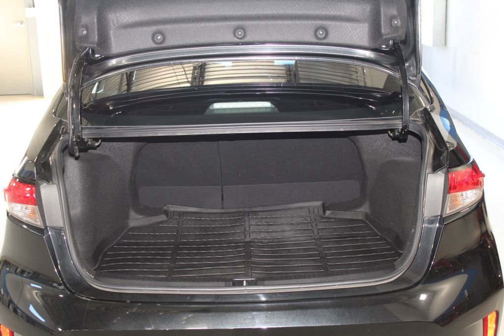 Used 2022 Toyota Corolla LE FWD image 40
