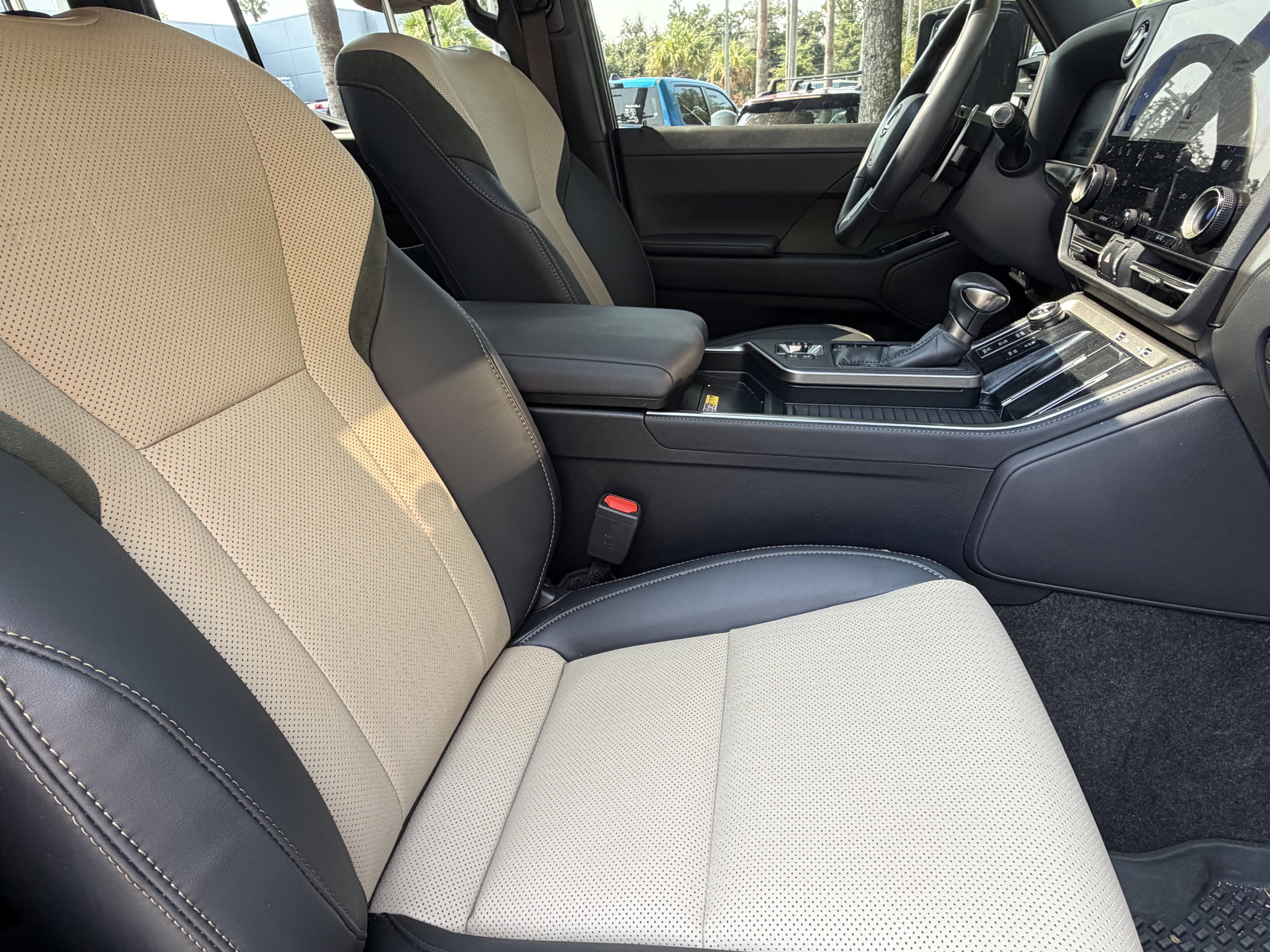 Certified 2025 Lexus GX 550 AWD/4WD image 44