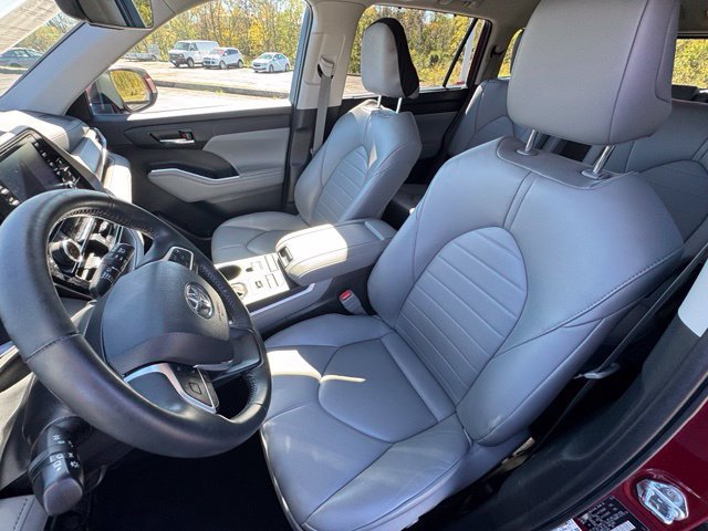 Certified 2022 Toyota Highlander XLE AWD/4WD image 15