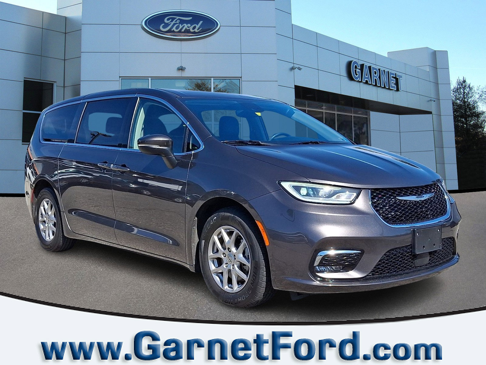 Used 2023 Chrysler Pacifica Touring-L FWD video 1