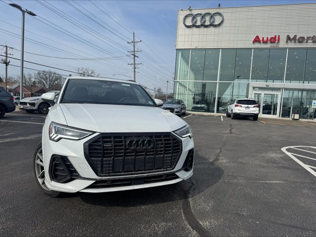 Used 2023 Audi Q3 2.0T Premium Plus w/ Premium Plus Package image 2