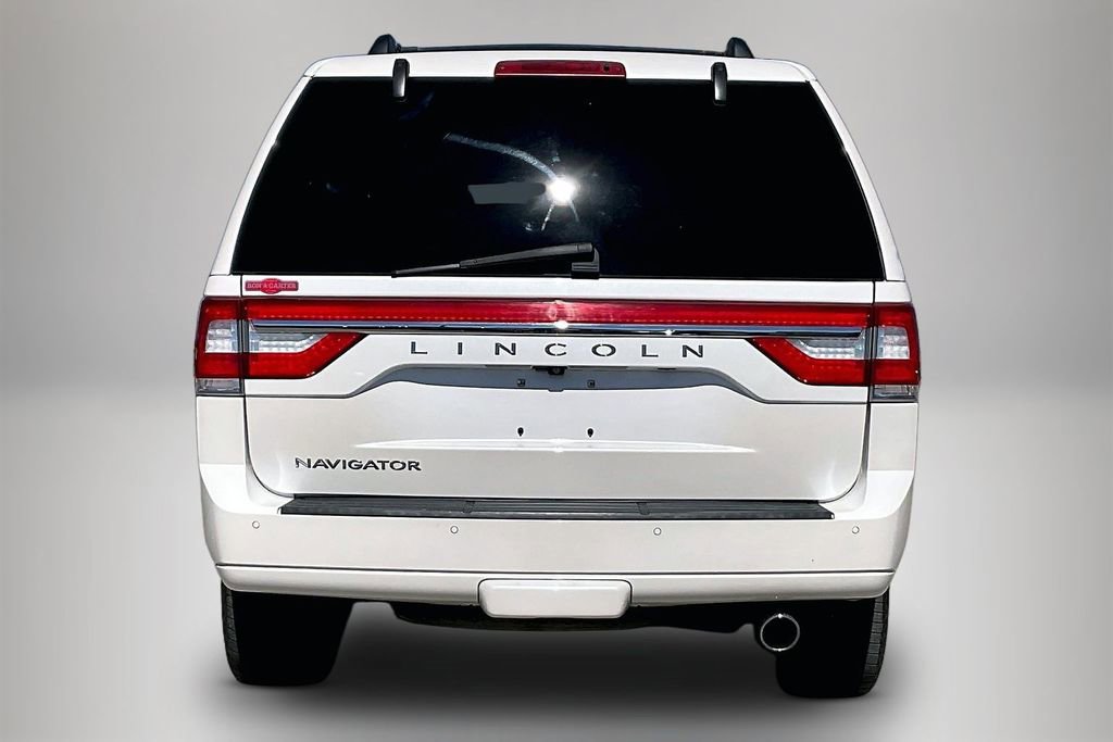 Used 2017 Lincoln Navigator Select image 6