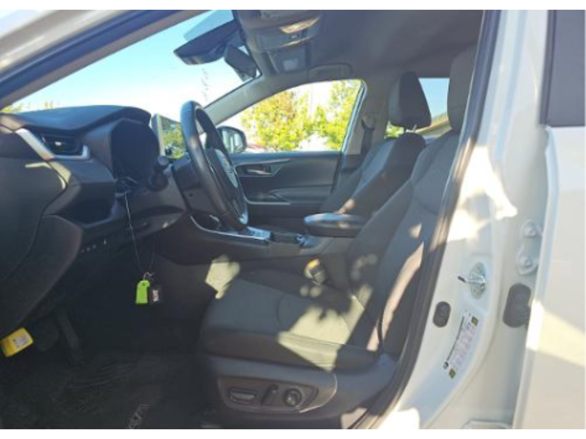 Used 2025 Toyota RAV4 XLE w/ Weather Package AWD/4WD image 5