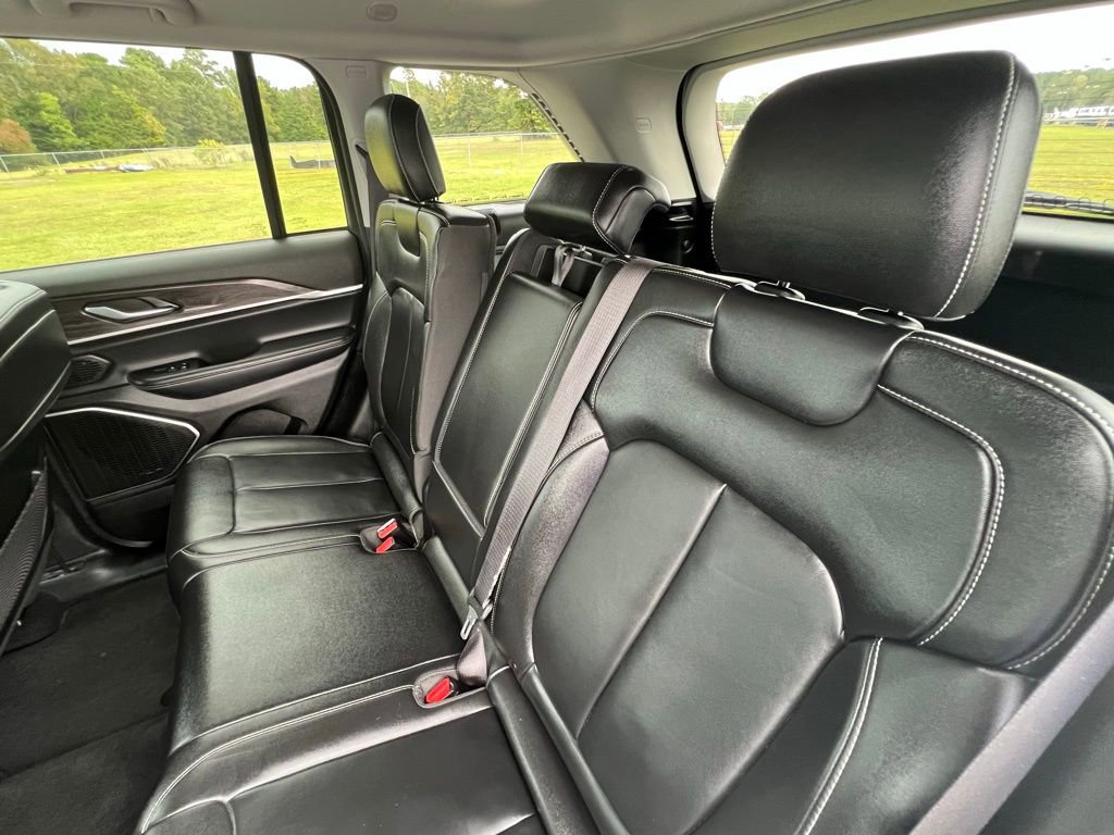 Used 2022 Jeep Grand Cherokee Limited image 16