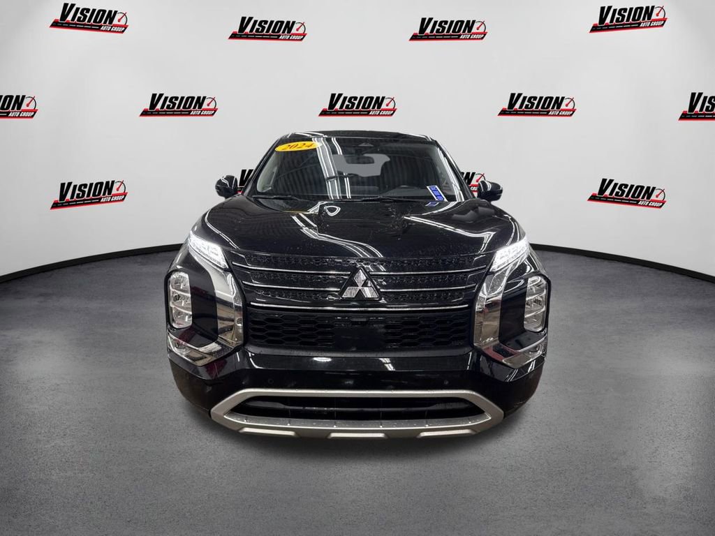 Used 2024 Mitsubishi Outlander SE video 2