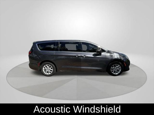 Certified 2020 Chrysler Pacifica Touring w/ Advanced Safetytec Group FWD image 8
