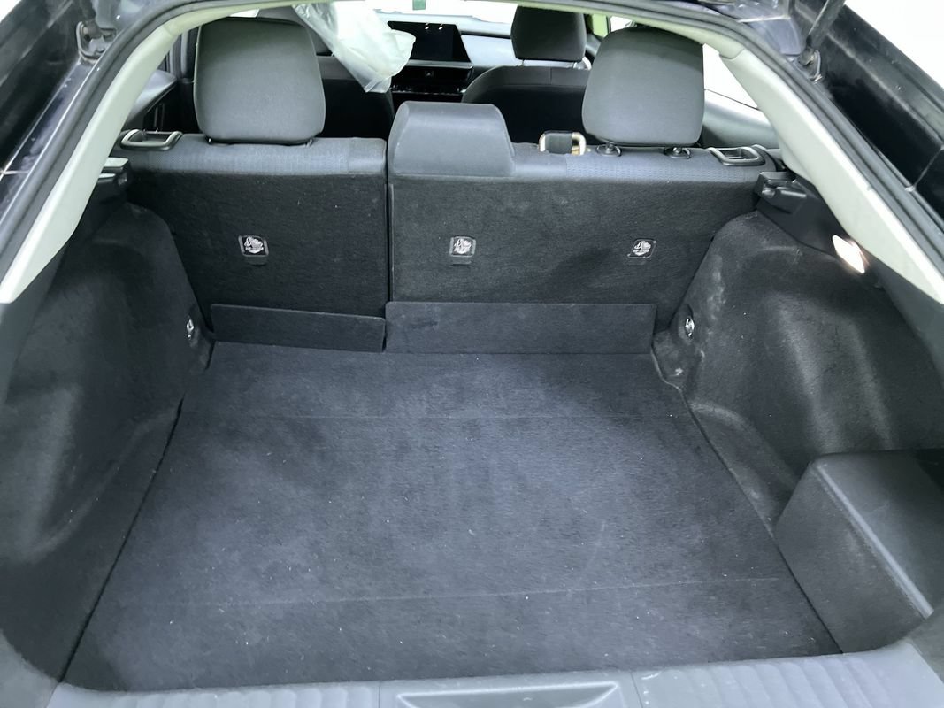 Used 2023 Toyota Prius LE FWD image 27